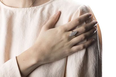 Marquise shaped ring, in yellow and white...