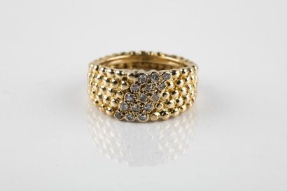 Yellow gold ring forming a pearl band, cut...