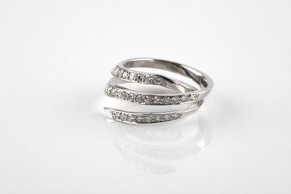 White gold ring with winding decoration decorated...