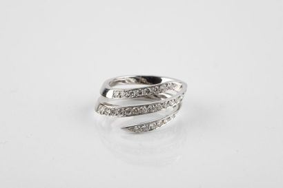 White gold ring with winding decoration decorated...
