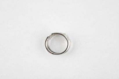 White gold ring with winding decoration decorated...