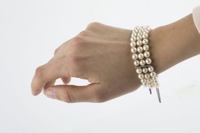 Bracelet composed of three rows of seventy-eight...
