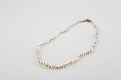 Necklace made of 129 pearls, a probably thin...