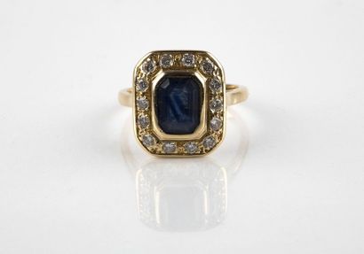 Ring in 750 thousandths yellow gold, rectangular...