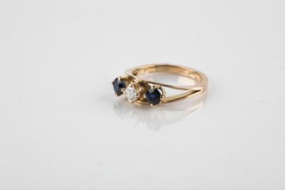 Yellow gold ring, double body retaining in...