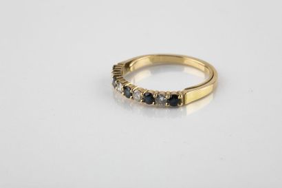 Half wedding ring in yellow gold, featuring...