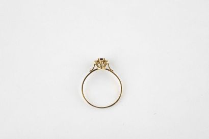 Daisy ring, in yellow gold, decorated in...