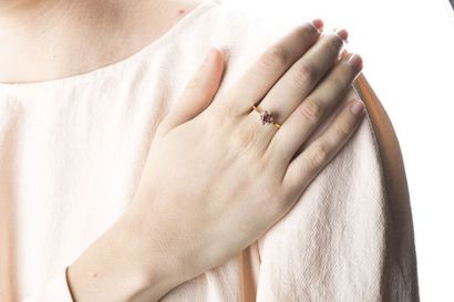 Daisy ring, in yellow gold, decorated in...