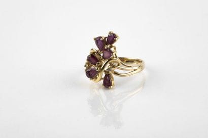Yellow gold ring decorated with pear-shaped...