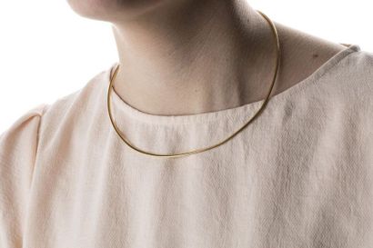 Omega necklace in yellow gold, half rush....