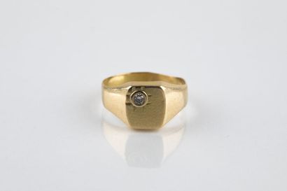 Female ring, in yellow gold, barrel shape,...