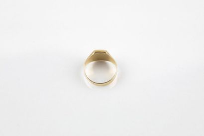 Female ring, in yellow gold, barrel shape,...