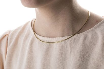 Omega necklace in yellow gold. Ratchet clasp...