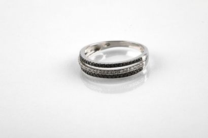 White gold alliance three rings retaining...