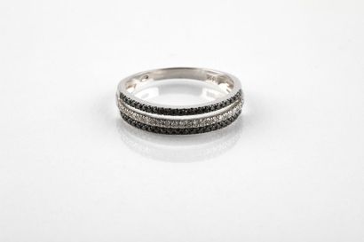 White gold alliance three rings retaining...