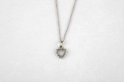 Chain in round white gold with a heart shaped...