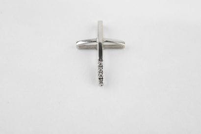 Cross pendant in white gold with four small...