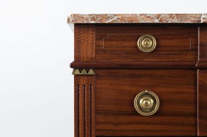 Very beautiful chest of drawers in veined...