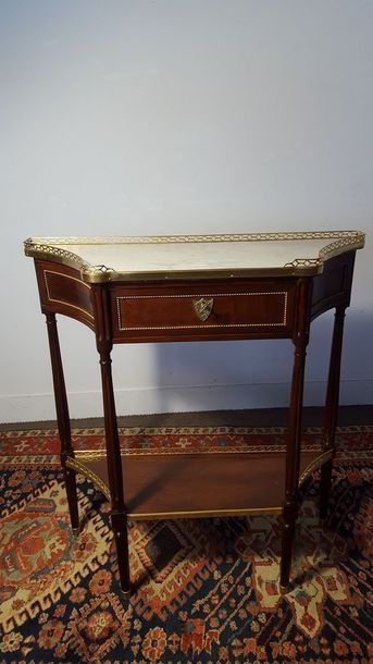 Small console in mahogany and mahogany veneer...