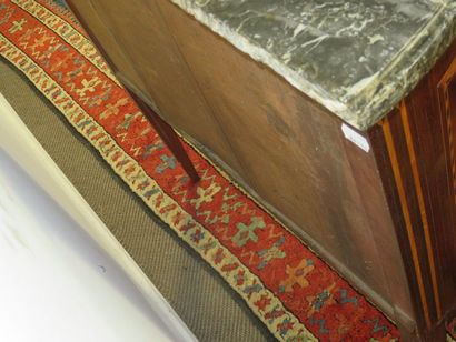 Chest of drawers in satin veneer, alternating...