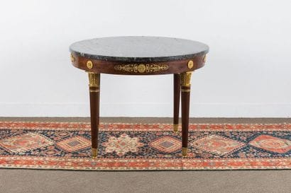 Important pedestal table in mahogany and...