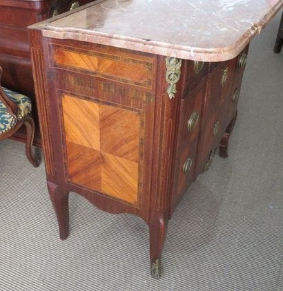 Chest of drawers made of rosewood veneer...