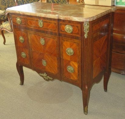 Chest of drawers made of rosewood veneer...