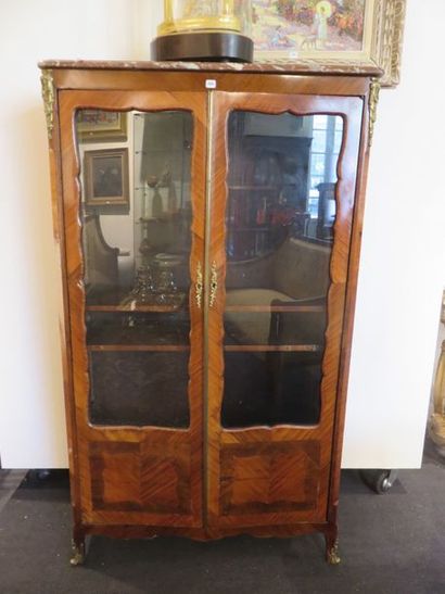 Showcase in rosewood veneer and satin-finish,...