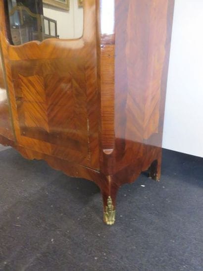 Showcase in rosewood veneer and satin-finish,...