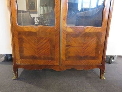 Showcase in rosewood veneer and satin-finish,...