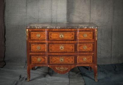 Chest of drawers made of rosewood veneer...