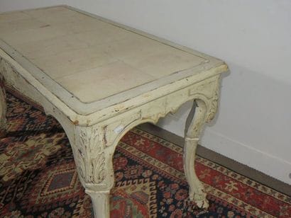 Middle table in cream lacquered wood, moulded...