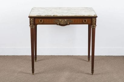 Small desk table in satin veneer, filets...