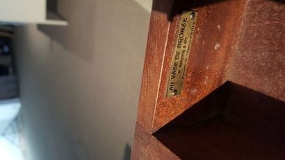 Small desk table in satin veneer, filets...