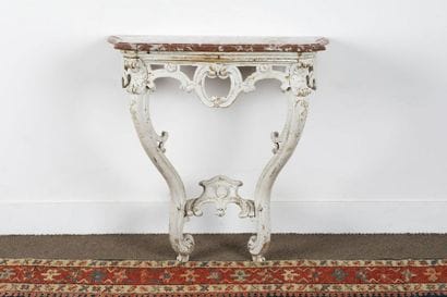 Small console in white lacquered wood, moulded...