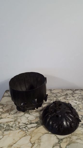 EXTREME EASTERN EASTERN Patinated bronze...