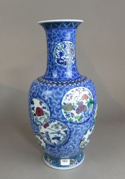 CHINA Polychrome porcelain vase with flowers...