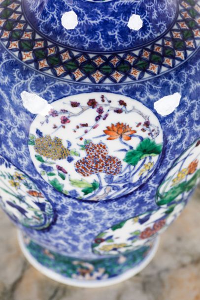 CHINA Polychrome porcelain vase with flowers...
