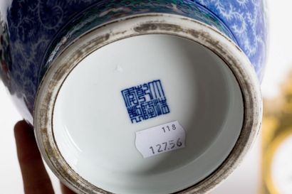 CHINA Polychrome porcelain vase with flowers...
