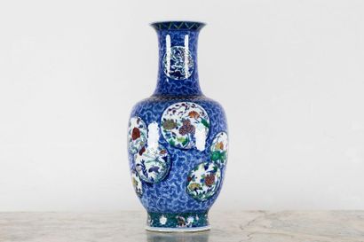 CHINA Polychrome porcelain vase with flowers...
