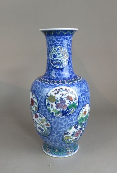CHINA Polychrome porcelain vase with flowers...