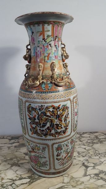 CHINA, Canton Important vase in polychrome...