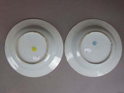 CHINA Pair of porcelain plates with polychrome...