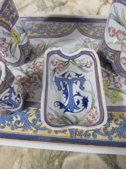 PORQUIER BEAUTIFUL Smoker's set in polychrome...