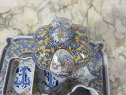 PORQUIER BEAUTIFUL Smoker's set in polychrome...