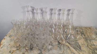 Service part in crystal engraved with foliage...