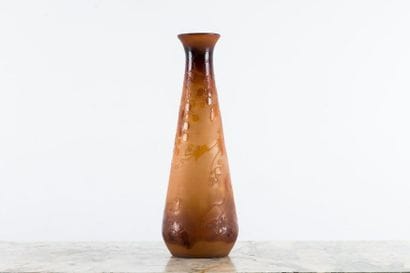 GALLE Vase piriforme à col ouvert en verre...
