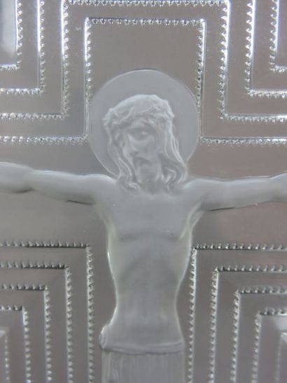 R. LALIQUE France Christ en croix en verre...