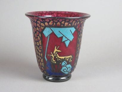 Marcel GOUPY (1886-1954) Vase en verre rouge...
