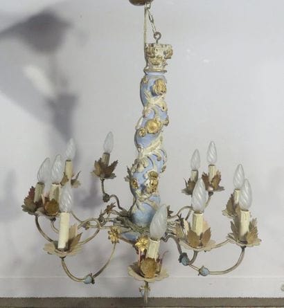 Lustre à fût en colonne torsadée à décor...